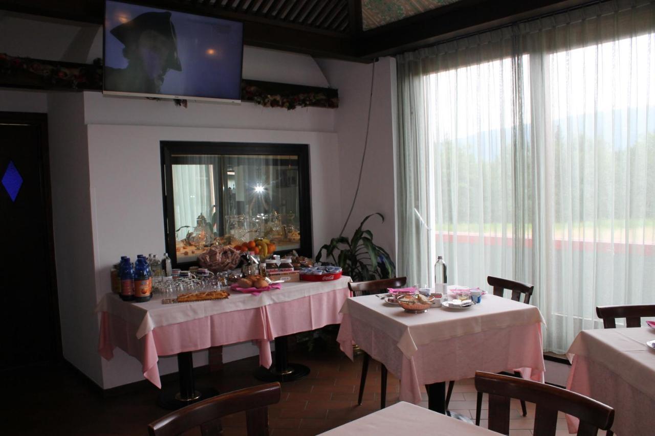 Hotel O'Scugnizzo 2 Belluno Exterior photo